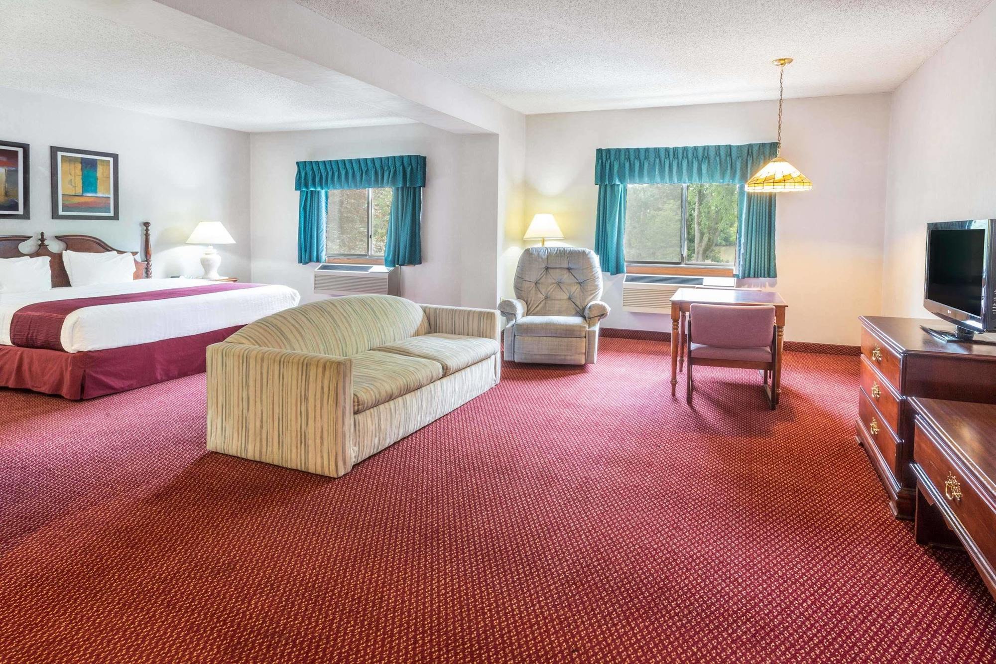 Days Inn By Wyndham Tiffin Exterior photo